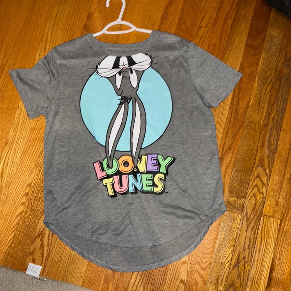 Looney tunes graphic tee!